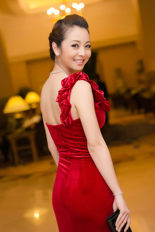 Ngọc Oanh bất ngờ khoe thềm ngực đầy - 17