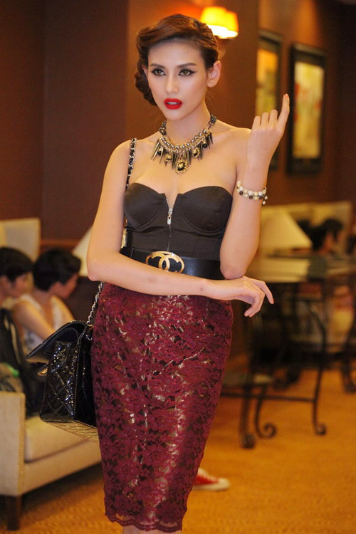 Ngọc Oanh bất ngờ khoe thềm ngực đầy - 10