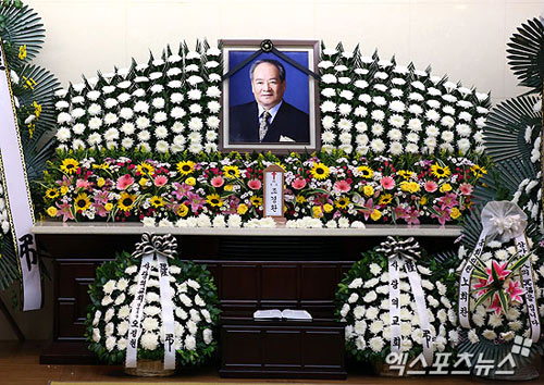 Sao Mối tình đầu đột ngột qua đời - 5