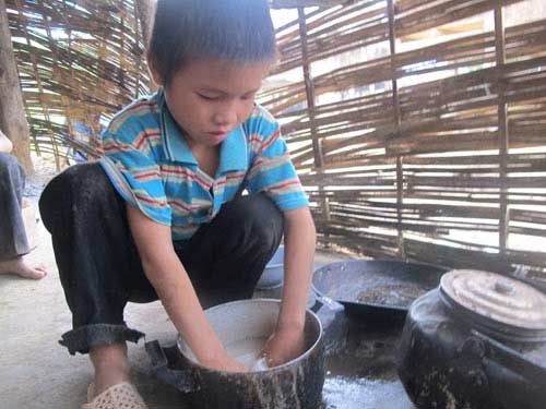 Sống mòn ở vùng đất chết - 2