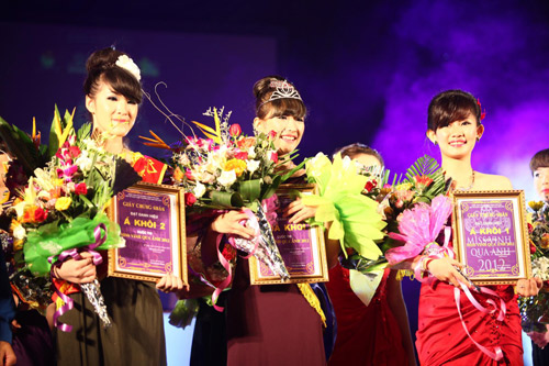 Nữ sinh lớp 11 đăng quang Miss Vinh - 1