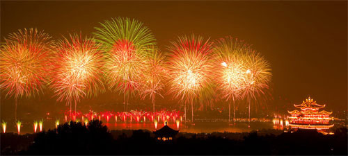 TQ: Bắn pháo hoa, hơn 150 người nhập viện - 8