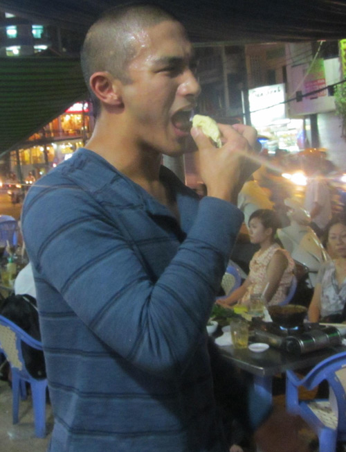 Quán quân Bước nhảy âm thầm rời Việt Nam - 8