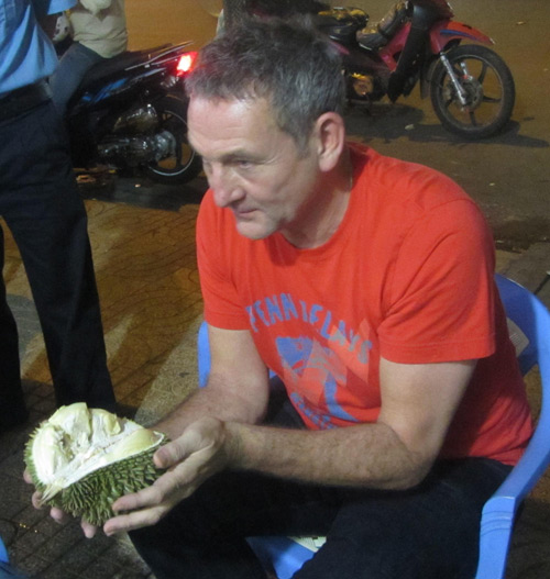 Quán quân Bước nhảy âm thầm rời Việt Nam - 9