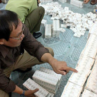 Pháp luật - Hàng ngàn gói thuốc lá lậu trên xe khách