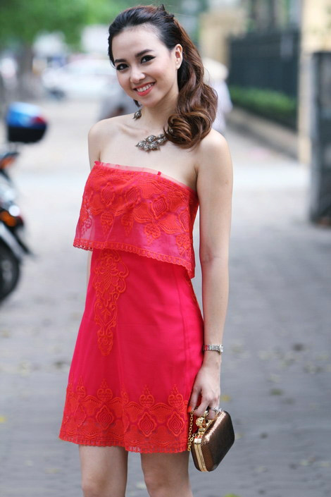 Mỹ nhân Á - Âu nóng bỏng với sắc đỏ - 3