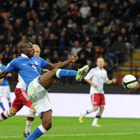 Bóng đá - Italia - Đan Mạch: Vượt qua khó khăn