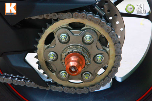 Cận cảnh siêu môtô Ducati Panigale S đầu tiên tại Hà Nội - 13