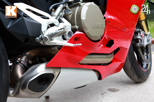 Cận cảnh siêu môtô Ducati Panigale S đầu tiên tại Hà Nội - 9