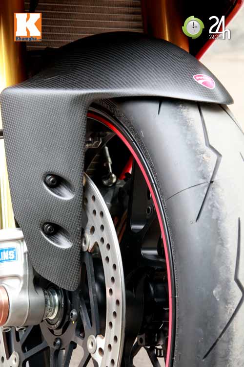 Cận cảnh siêu môtô Ducati Panigale S đầu tiên tại Hà Nội - 8