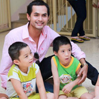 Hậu trường phim - Đức Tiến rủ sao Việt về quê từ thiện
