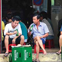 Mắt giảm thị lực do nhậu nhiều?