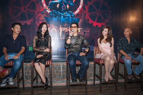 Dustin Nguyễn xúc động đón sao Hollywood - 11