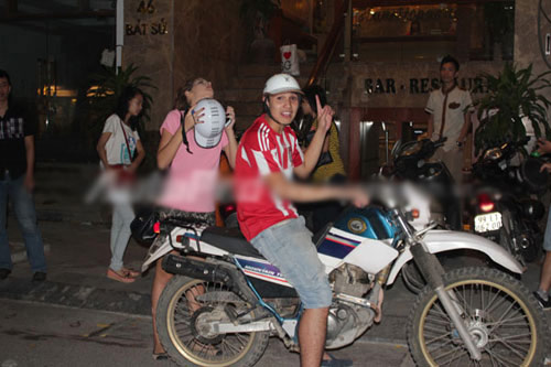 Quả tang Andrea và Baggio cưỡi xế nổ - 2