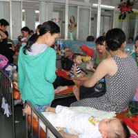 Sức khỏe đời sống - Nam, Bắc: Trẻ dồn dập nhập viện