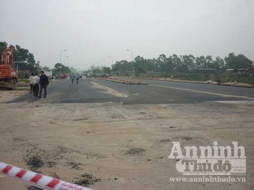 Đã lấp xong "hố tử thần" đường Lê Văn Lương - 3