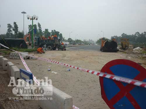 Đã lấp xong "hố tử thần" đường Lê Văn Lương - 7