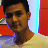 Thời trang - Vĩnh Thụy "né" ống kính phóng viên