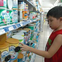 Thị trường - Tiêu dùng - Sữa: Giá cao, chất lượng mờ mịt