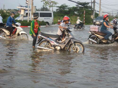 TP.HCM: 3 ngày xuất hiện 50 điểm ngập - 11
