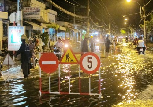 TP.HCM: 3 ngày xuất hiện 50 điểm ngập - 13
