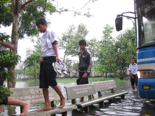 TP.HCM: 3 ngày xuất hiện 50 điểm ngập - 14