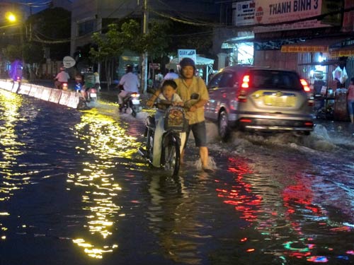 TP.HCM: 3 ngày xuất hiện 50 điểm ngập - 12