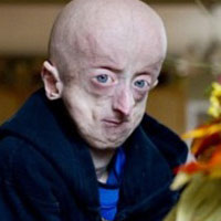 Phi thường - kỳ quặc - Chàng trai 16 tuổi "trong lốt" ông cụ 60