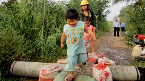 TPHCM những ngày phải... đi trên tường - 10