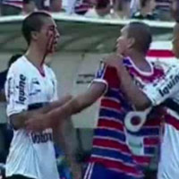 Bóng đá - Video: Nợ máu trả bằng máu