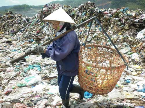 Bát cơm trưa nghẹn ngào bên bãi rác - 6