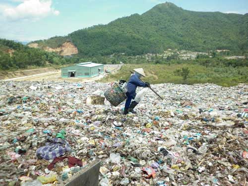 Bát cơm trưa nghẹn ngào bên bãi rác - 7