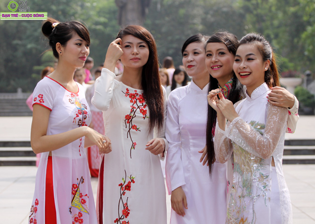 Hoa khôi Hà Nội sôi nổi nhảy flash mob - 13