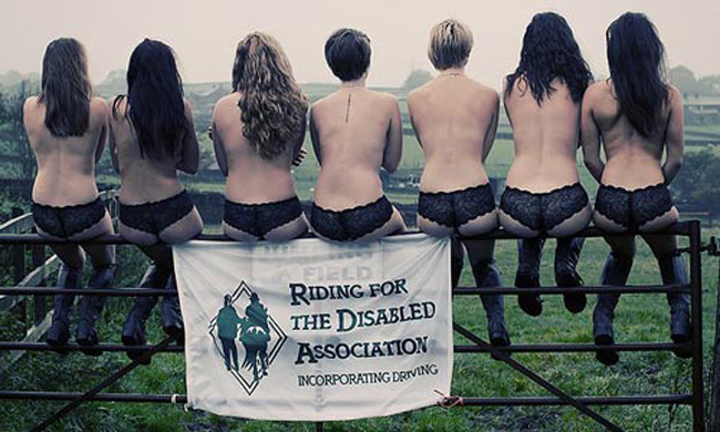 7 nữ sinh người Anh đã thực hiện bộ ảnh lịch từ thiện hết sức độc đáo. Họ không chỉ hóa trang thành nữ kỵ binh mà còn táo báo bán nude xuất hiện trước ống kính.
