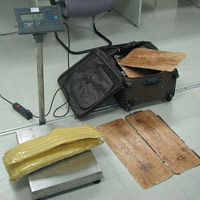 Pháp luật - Tuồn 5kg ma túy “đá” qua đường hàng không