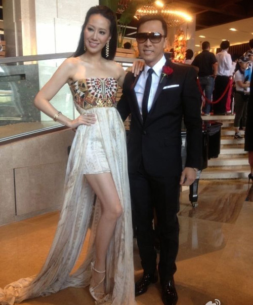 Váy cổ V khoe vẻ phồn thực của Gan Lulu - 8