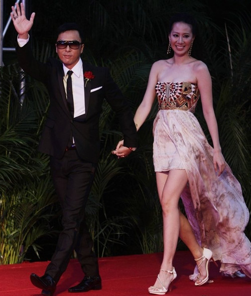 Váy cổ V khoe vẻ phồn thực của Gan Lulu - 7