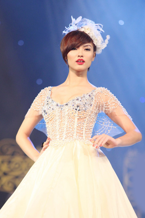 Hồng Quế trở lại vị trí vedette - 2