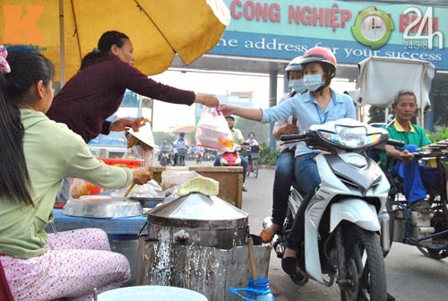 Cận cảnh bữa sáng công nhân thời bão giá - 11