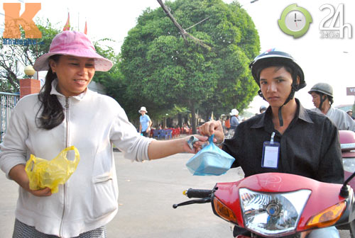 Cận cảnh bữa sáng công nhân thời bão giá - 5