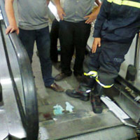 Tin tức trong ngày - Chân bé trai bị kẹt trong thang cuốn siêu thị