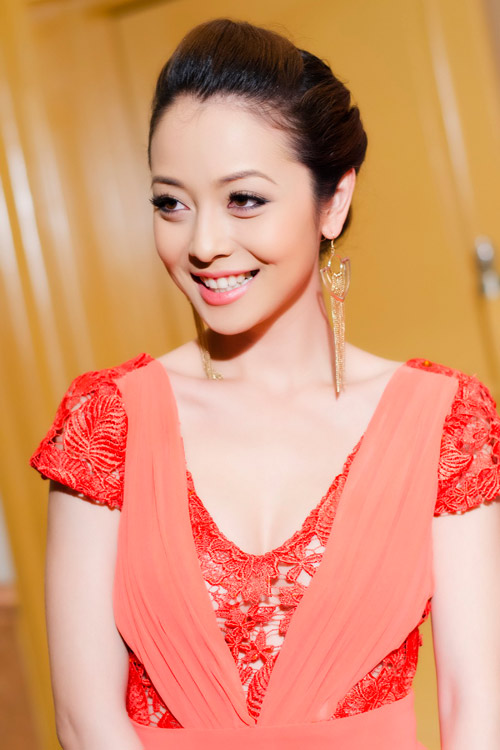 Jennifer Phạm lộng lẫy và quyến rũ - 9