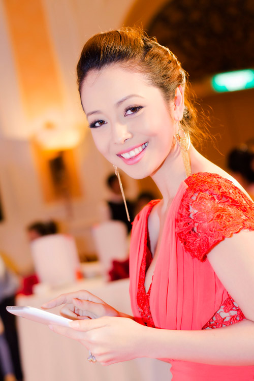 Jennifer Phạm lộng lẫy và quyến rũ - 14