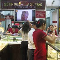 Tài chính - Bất động sản - Vàng ngoại “lao dốc”, vàng nội giảm nhẹ