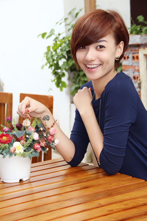 Hồng Quế bất ngờ "ngoan hiền" - 4