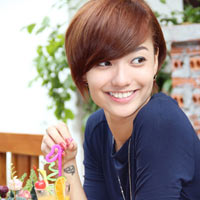 Xu hướng thời trang - Hồng Quế bất ngờ "ngoan hiền"