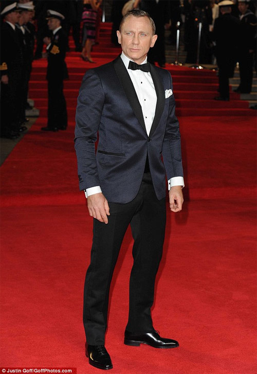 Bond girl đua sexy, nổi loạn - 5