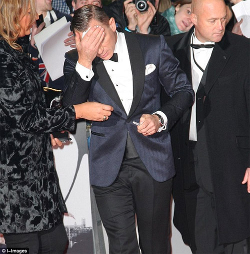 Bond girl đua sexy, nổi loạn - 7