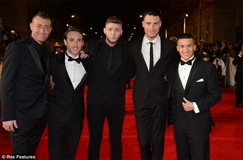 Bond girl đua sexy, nổi loạn - 19