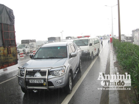 Chùm ảnh 10 ôtô "dồn toa" ở cao tốc trên cao - 3